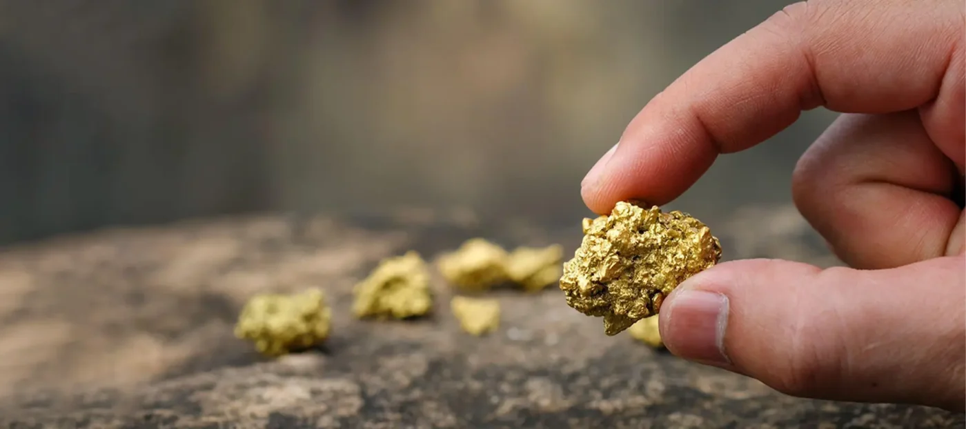 hand take a piece of gold